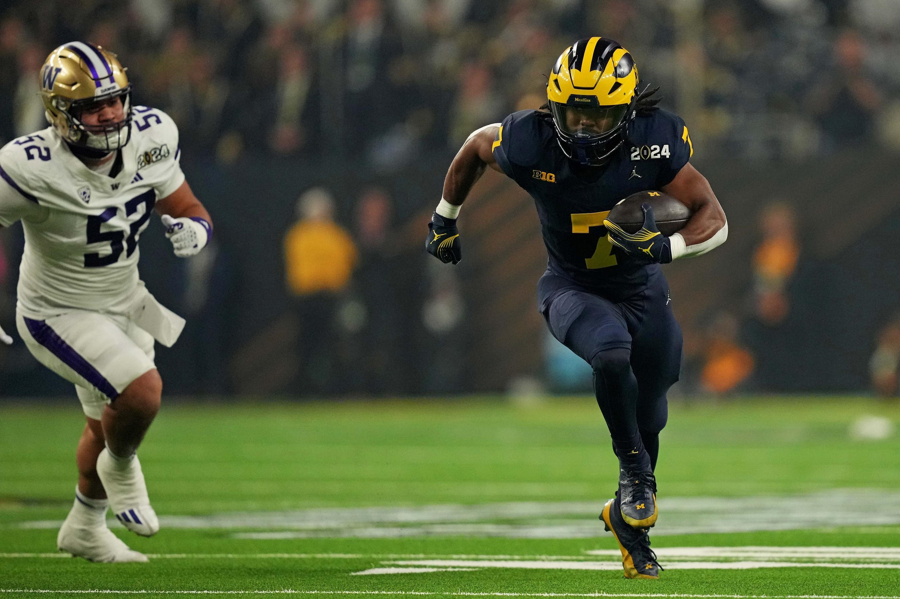 Donovan Edwards scores touchdown